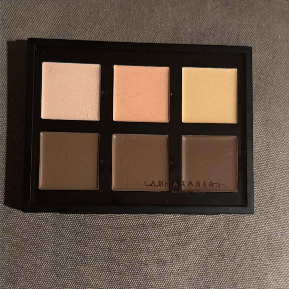 Anastasia Beverly Hills Contour Kit - Cream, Tan, Yellow